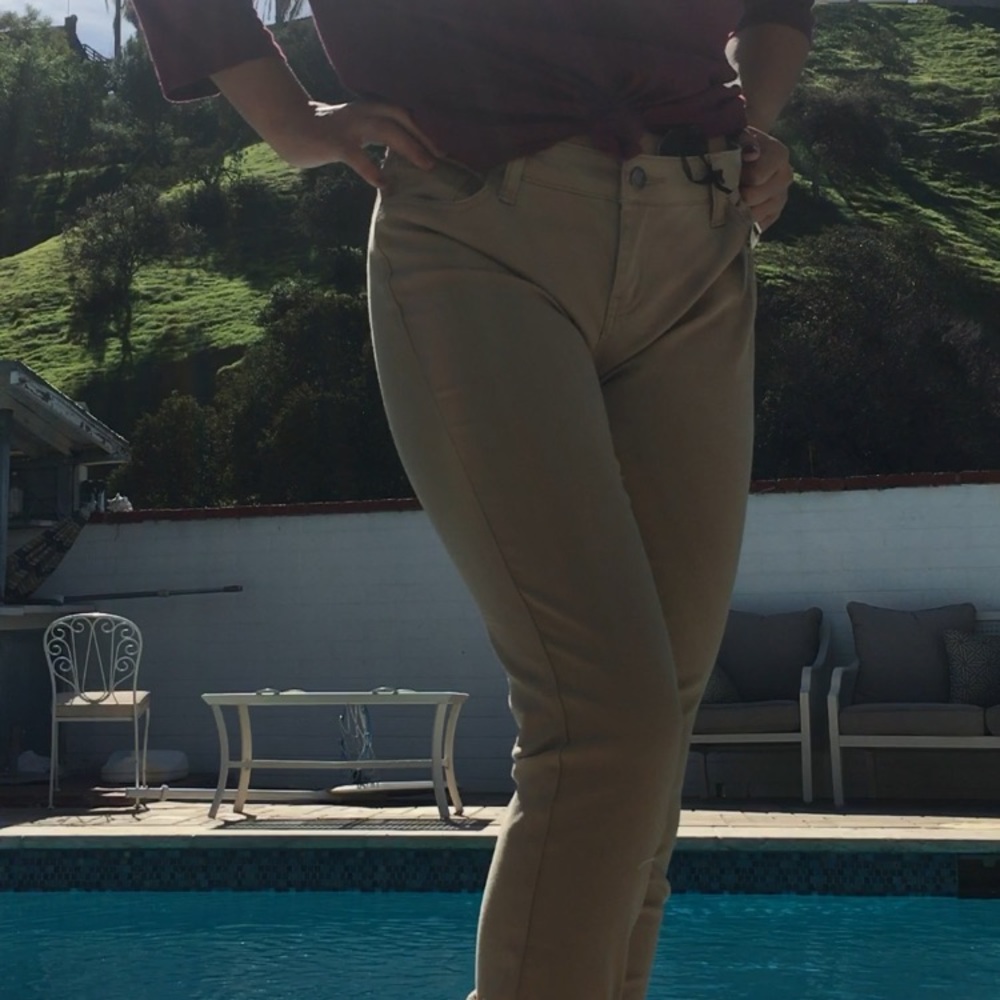 beige skinny jeans